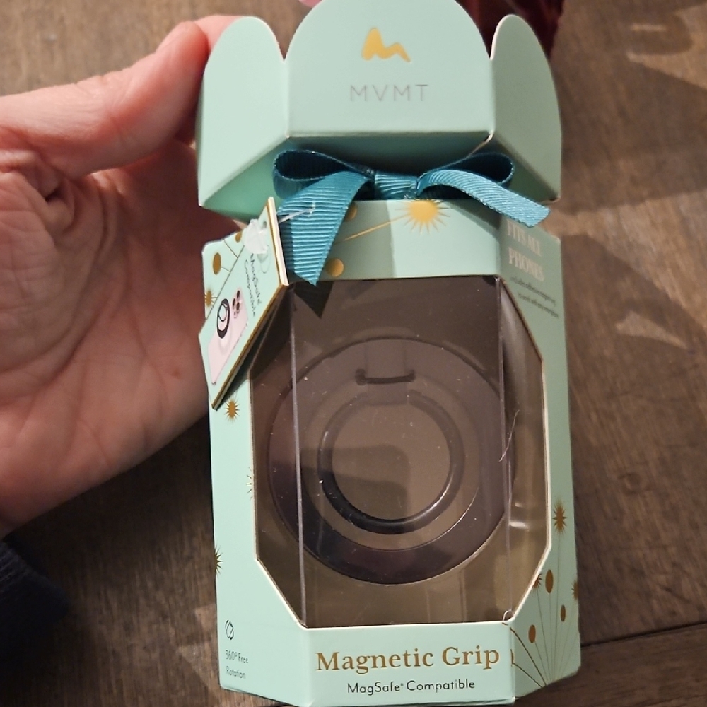 MVMT Black Magnetic Phone Grip